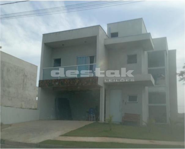 Casa ampla com 5 suítes e quintal em Hortolândia/SP