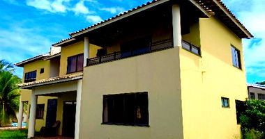 Casa em Condomínio com 6 Vagas e 568m² em Camaçari/BA