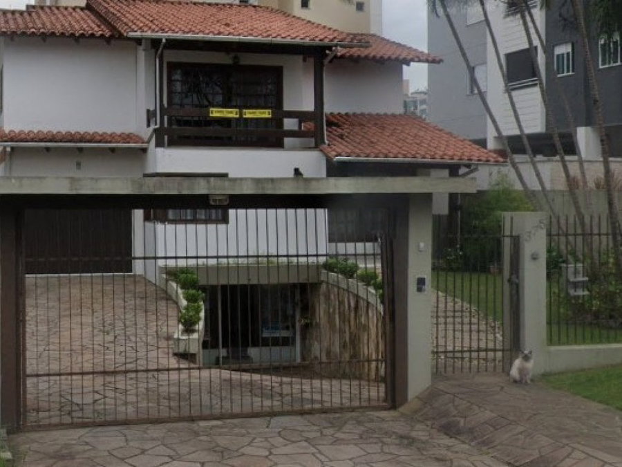 Casa com 394 m², 3 quartos, 2 banheiros, ocupada
