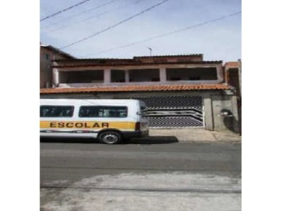 Casa ocupada com 492 m² construídos