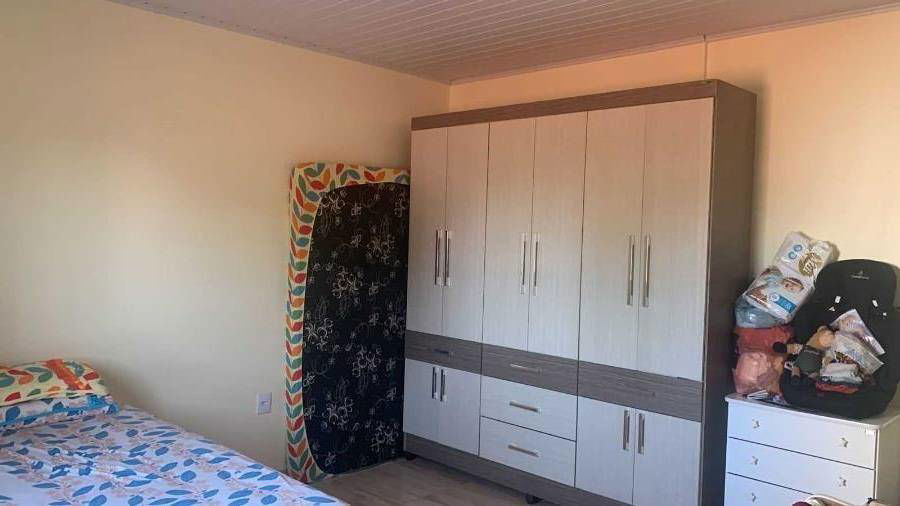 Casa com 3 quartos, 2 banheiros e 2 vagas, 174m² construída, ocupada