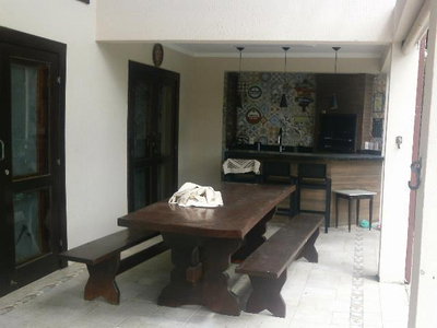 Casa com 3 quartos, piscina e 251m² em condomínio fechado