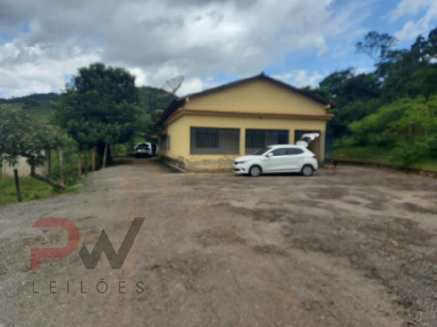 Sítio com 8 hectares em Itaverava, 9 cômodos, escritura registrada