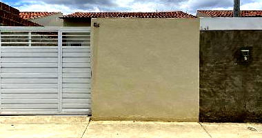 Casa com 2 quartos, sala, cozinha, área de serviço e 1 vaga