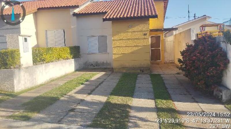 Casa 2 quartos, 1 banheiro, 59.61m² construída, 1 vaga, desocupada