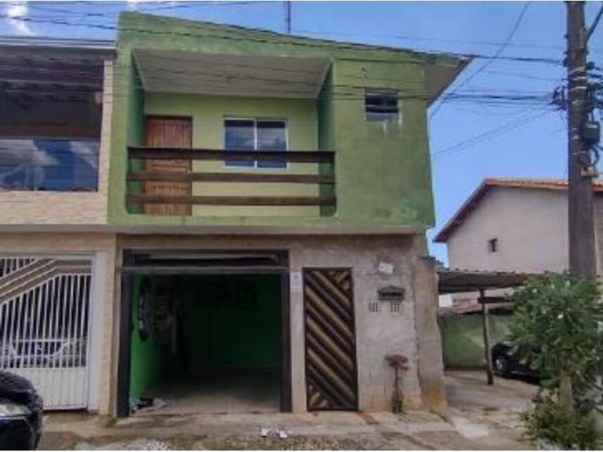Casa multifamiliar com 3 unidades, 226m² construídos, ocupada