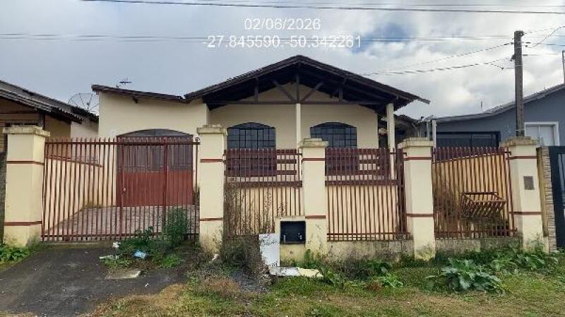 Casa com 3 Quartos e 2 Banheiros em Lages/SC