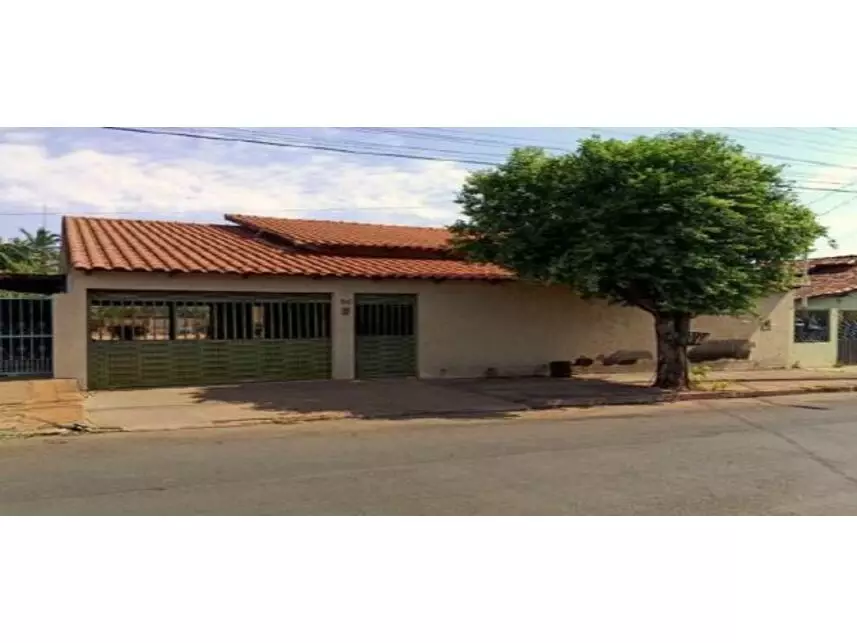 Casa em leilão com 3 quartos e 2 banheiros