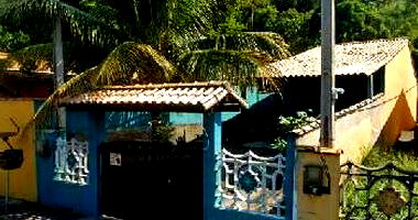 Casa com 2 quartos, 2 banheiros e 74,55 m² construída, desocupada