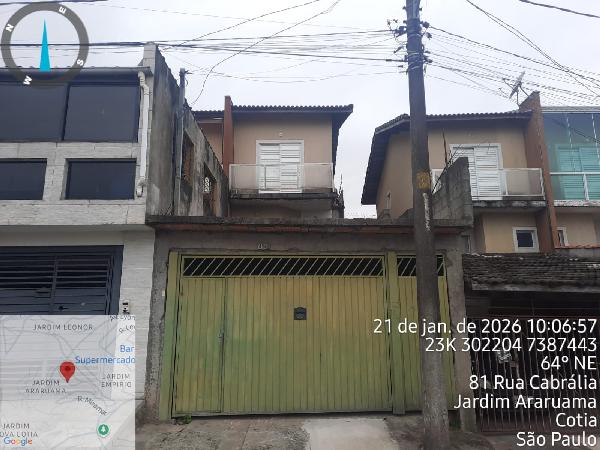 Casa com 2 Quartos e 1 Vaga em Cotia