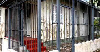 Terreno com Casa de Madeira em Caxias do Sul