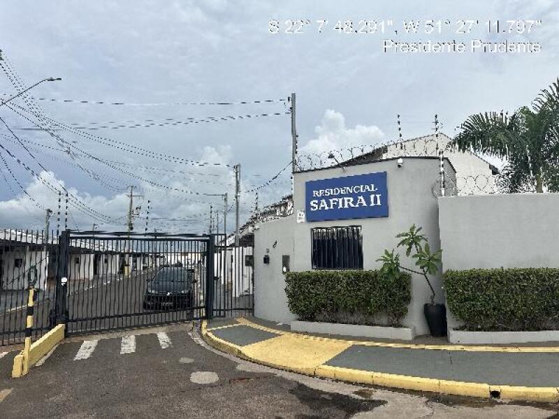 Sobrado com 2 Quartos e Área Privativa em Presidente Prudente
