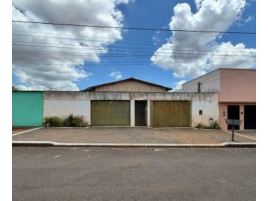 Casa com 281,96m² construída, 450m² de terreno, ocupada