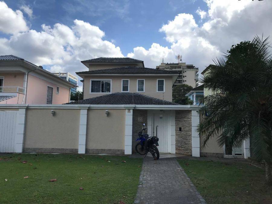 Casa com 3 quartos, 660m² de terreno, ocupada
