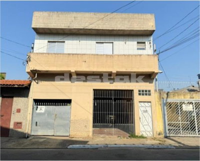Sobrado com garagem e terreno de 240 m²