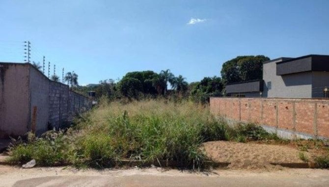 Terreno amplo 556 m² no Parque Flamboyant, pronto para construir