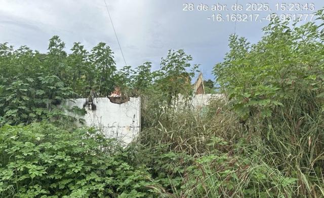 Casa com 2 quartos e 1 banheiro, área construída de 61.87m², desocupada