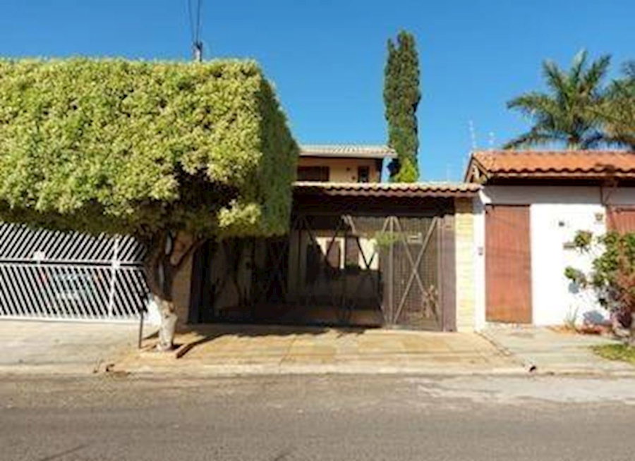 Casa com 6 quartos e 2 banheiros, 197,81m², ocupada