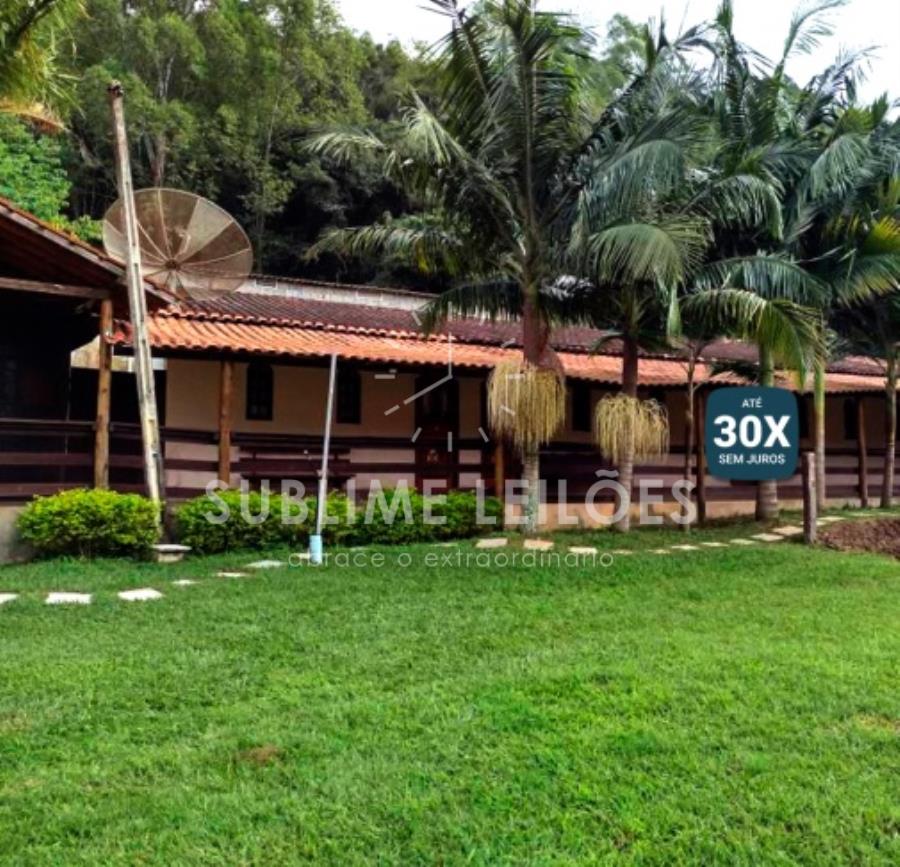 Terreno com 7 construções em Pinhalzinho