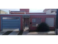 Casa com 142m² construídos, ocupada