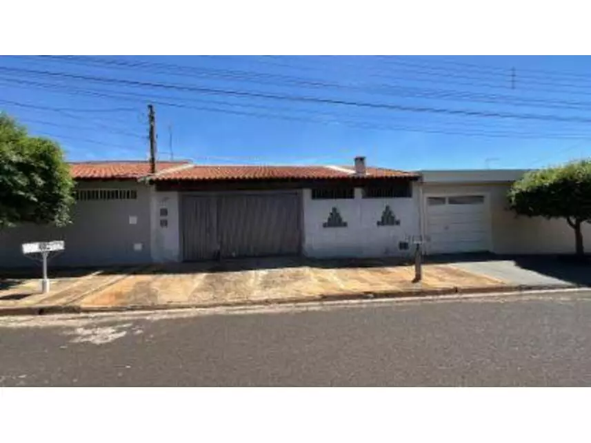 Casa em Leilão com 159m² Construída em Jaboticabal/SP