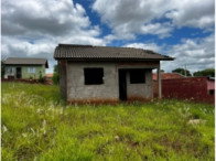 Casa inacabada com terreno de 242m² em Ribeirão do Pinhal/PR