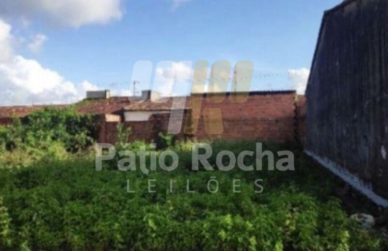 Lote de terreno 130m² em rua pavimentada