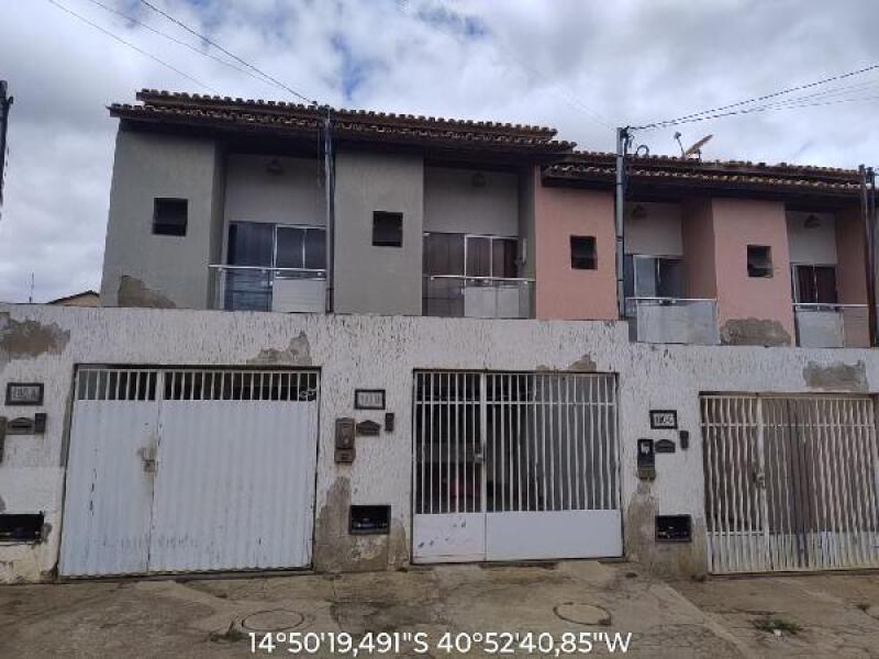 Casa com 2 Quartos e Varanda em Vitória da Conquista