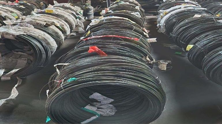 5.400 kg de arame de alto teor de carbono, diversas medidas, desocupado