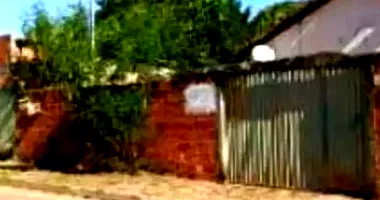 Casa padrão ocupada com 3 quartos, 1 banheiro e 1 vaga