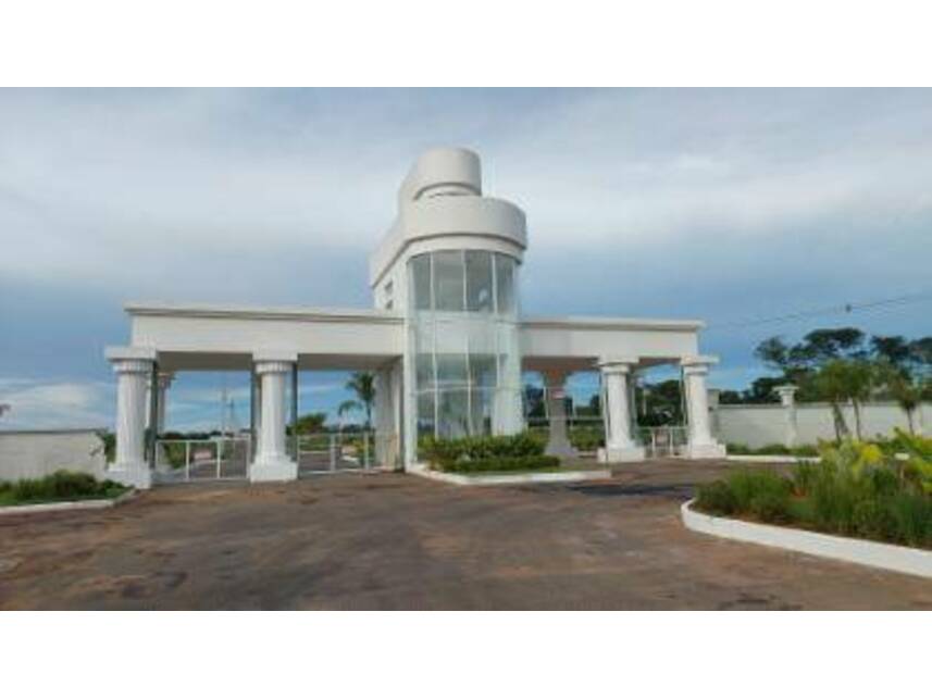 Terreno com 727m² em condomínio fechado