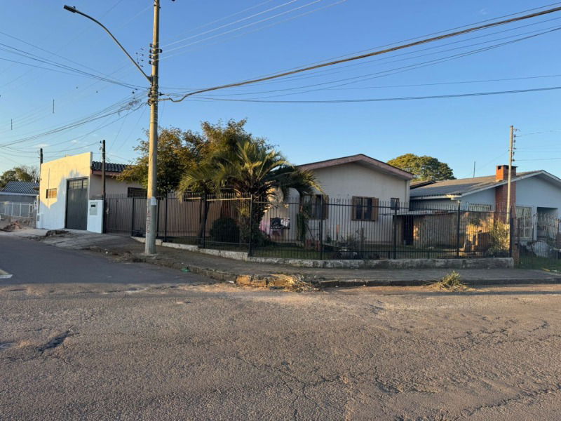 Terreno Urbano com Residência em Passo Fundo