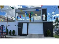 Casa com 1 vaga de garagem, 288m² construídos, ocupada