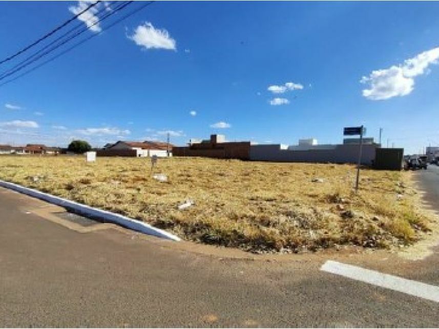 Terreno desocupado em Ouro Verde com 420 m²