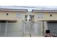 Casa geminada assobradada com 2 quartos, 1 banheiro e 60,67m² de área construída