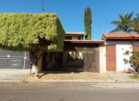 Casa com 6 quartos, 2 banheiros e 1 vaga