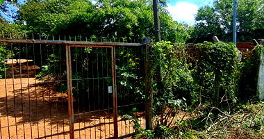 Casas simples ocupadas em terreno de 2.452,50m² no Parque Residencial São Pedro