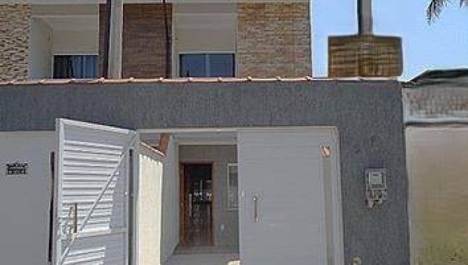 Casa padrão com 2 quartos e 3 banheiros, 91m² construída, ocupada