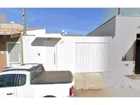 Casa em Leilão com 3 Quartos e 2 Banheiros