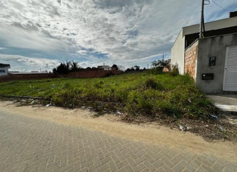 Casa em São Mateus/ES com 3 Quartos e 2 Banheiros