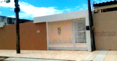 Casa aconchegante com 3 quartos, 2 banheiros e 132m² construída, ocupada