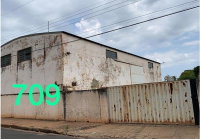 Casa de Tijolos com Galpão em Neves Paulista