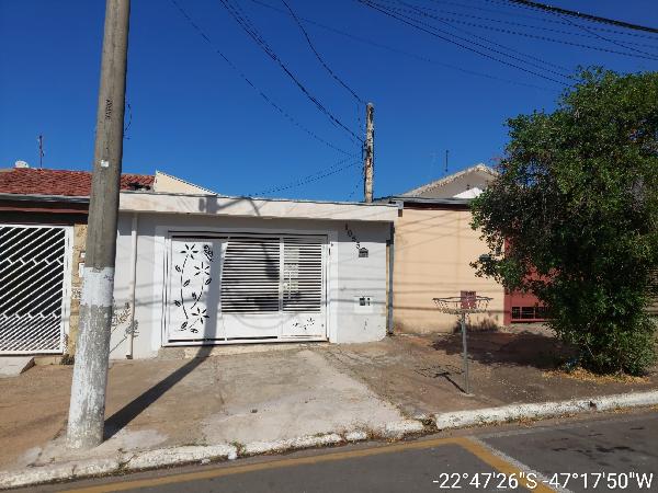 Casa com 2 Quartos e 1 Vaga em Jardim Santa Rosa