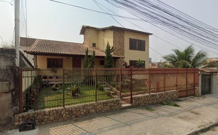 Casa com 392m², 4 quartos, 2 banheiros, ocupada