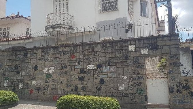 Casa Padrão com 5 Quartos e 2 Vagas em Rio de Janeiro