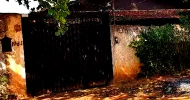 Casa Ocupada com Piscina e Ampla Área em Guaiçara/SP