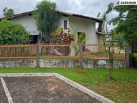 Casa com área de lazer e 4 quartos em terreno de 1.875m²