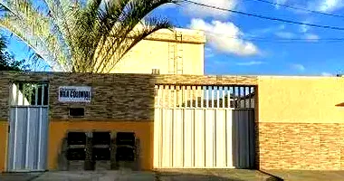 Casa ocupada com 1 vaga e 64m² construída, pronta para morar