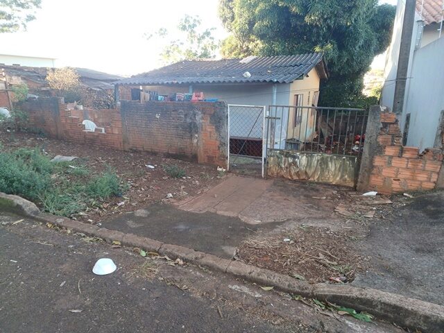 Lote 208 em Parque Universidade - 250m² com Casa Reformada