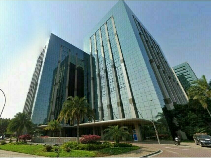 Sala Comercial em Leilão com 2 Vagas na Barra da Tijuca